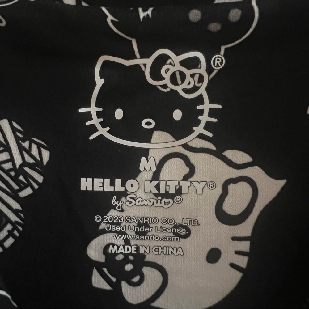 Hello Kitty Halloween Pajama Set NWT - Picture 4 of 8